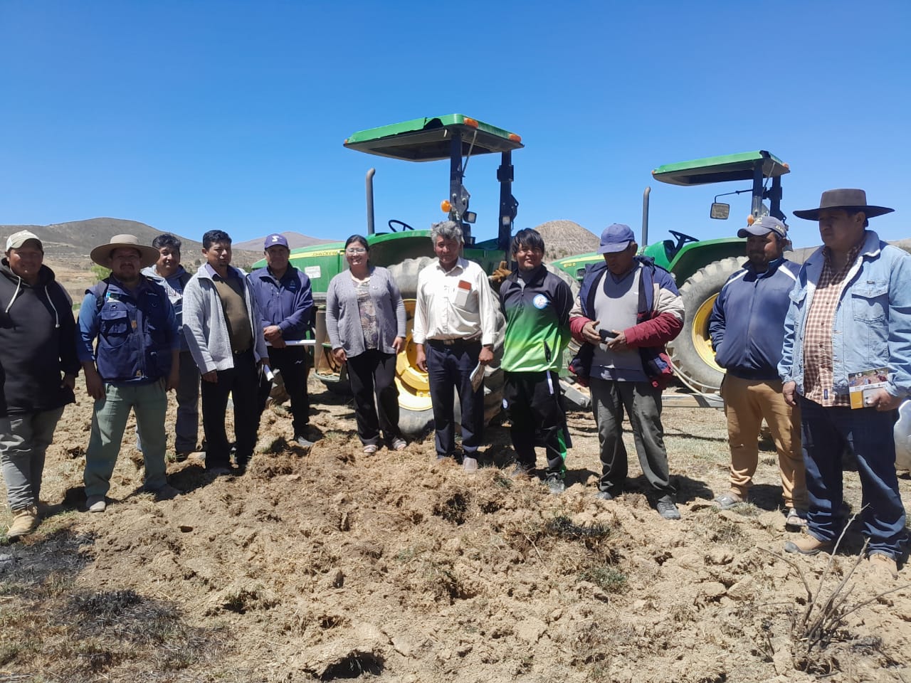 EL GOBIERNO DEL PRESIDENTE LUCHO ARCE GARANTIZA Y COADYUVA EL APOYO A LA SEGURIDAD ALIMENTARIA CON LA ENTREGA DE EQUIPAMIENTO DE TECNOLOGÍA AGRÍCOLA PARA LA PRODUCCIÓN DE TRIGO Y CEBADA Y EL SISTEMA DE RIEGO LAMPAZAR EN INCAHUASI 